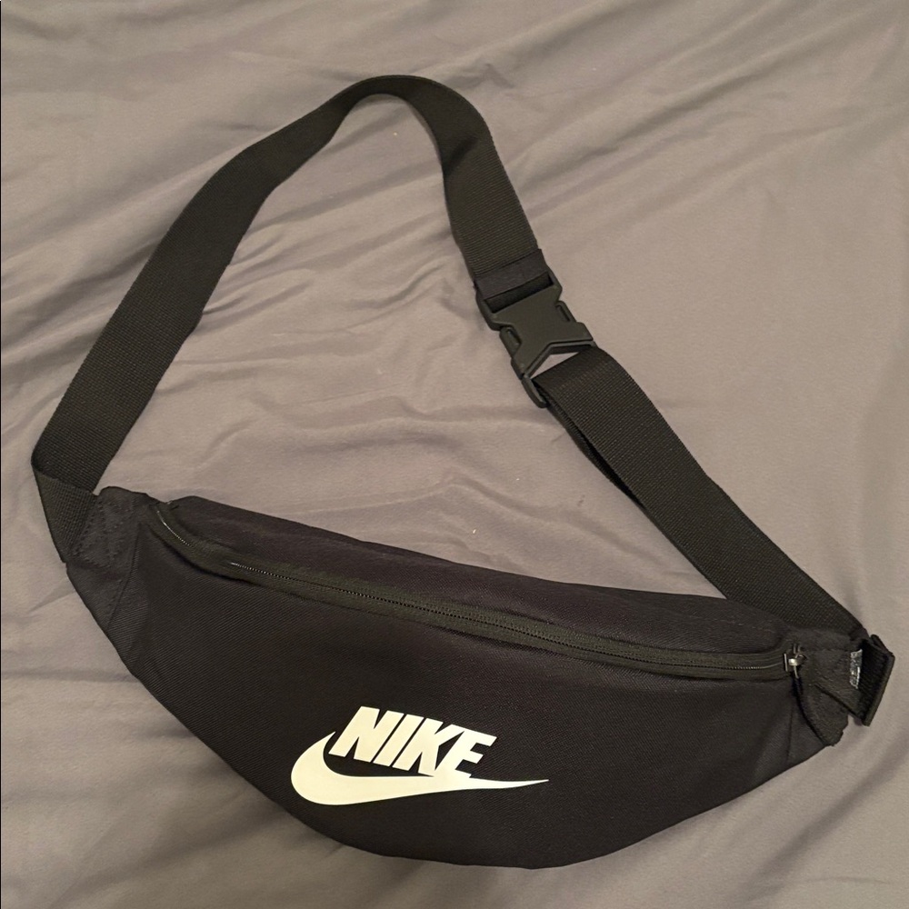 NEW ! Nike Heritage Hip Fanny Pack